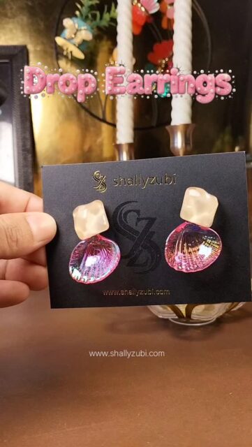 Shallyzubi Drop earrings shell shape 

#trendyjewelry #viral #jewelrylovers #artificialjewelry #fashionaccessories