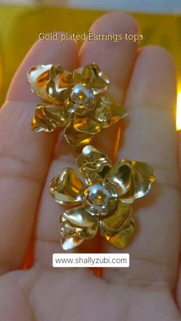 Shallyzubi Gold-plated Earrings-tops for Girls 

#ShallyZubi #EarringTops #trendyjewelry #trendig #goldplated