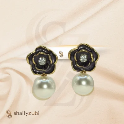 Earing stud Black flower with dangling white pearl