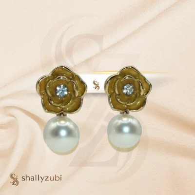 Earing stud Yellow flower with dangling white pearl