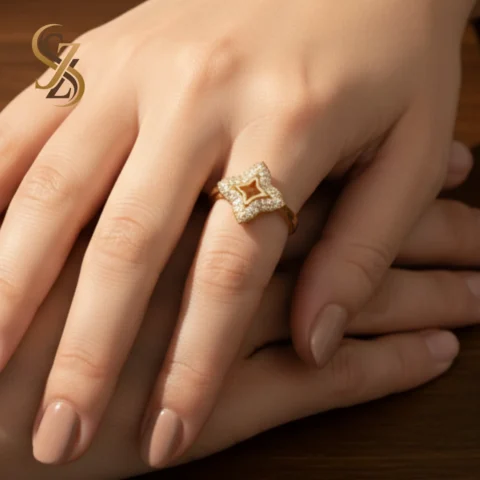 cluster ring featuring a four-petal - gold plated Ring -adjustable size | with Ring-Box