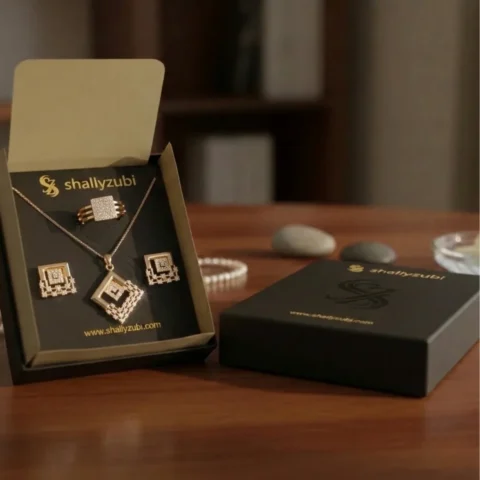 Yellow Gold Cubic Zirconia Entwined Kite Shaped jewellery-locket-set