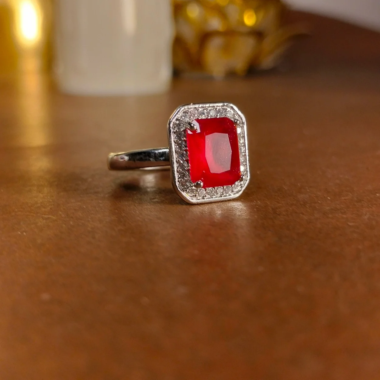 Red emerald-cut ruby halo ring - Image 3