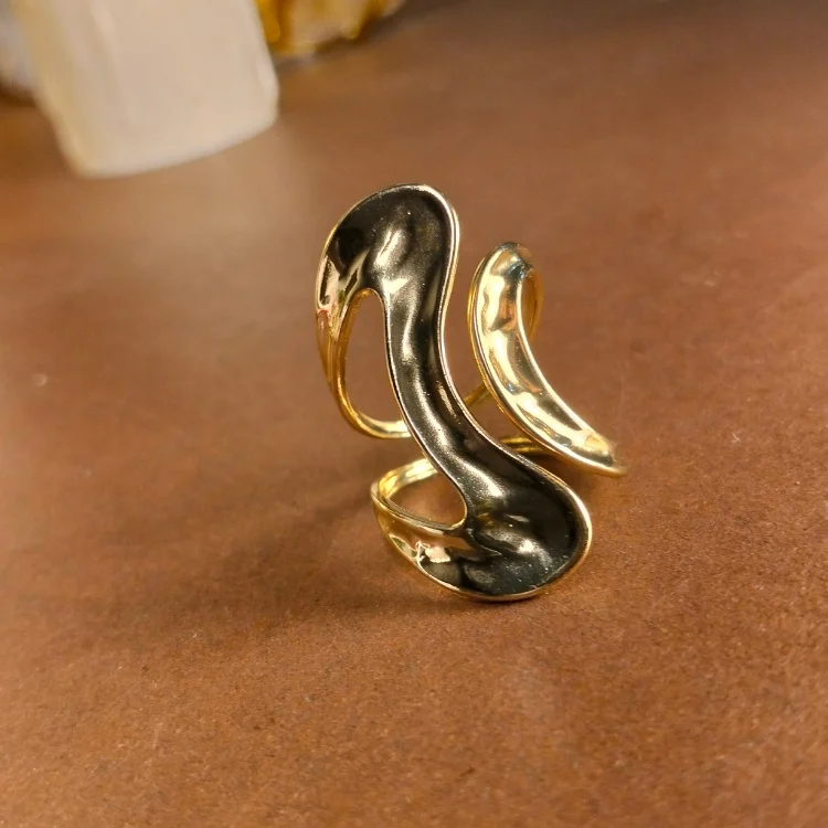 Riding the Waves, gold plated adjustable ring | With Ring-box
